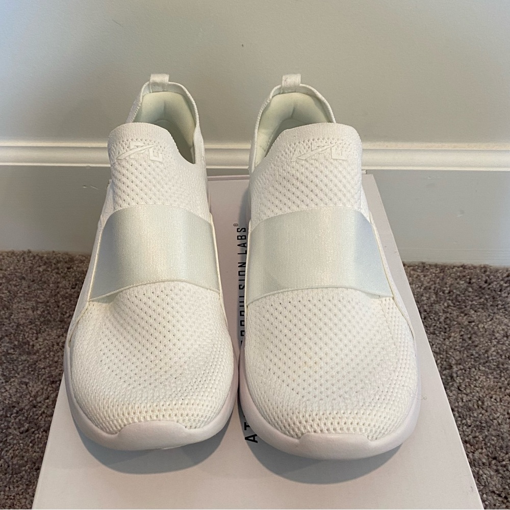 APL TechLoom Bliss Knit Running Shoe White/White Women 9.5 with box